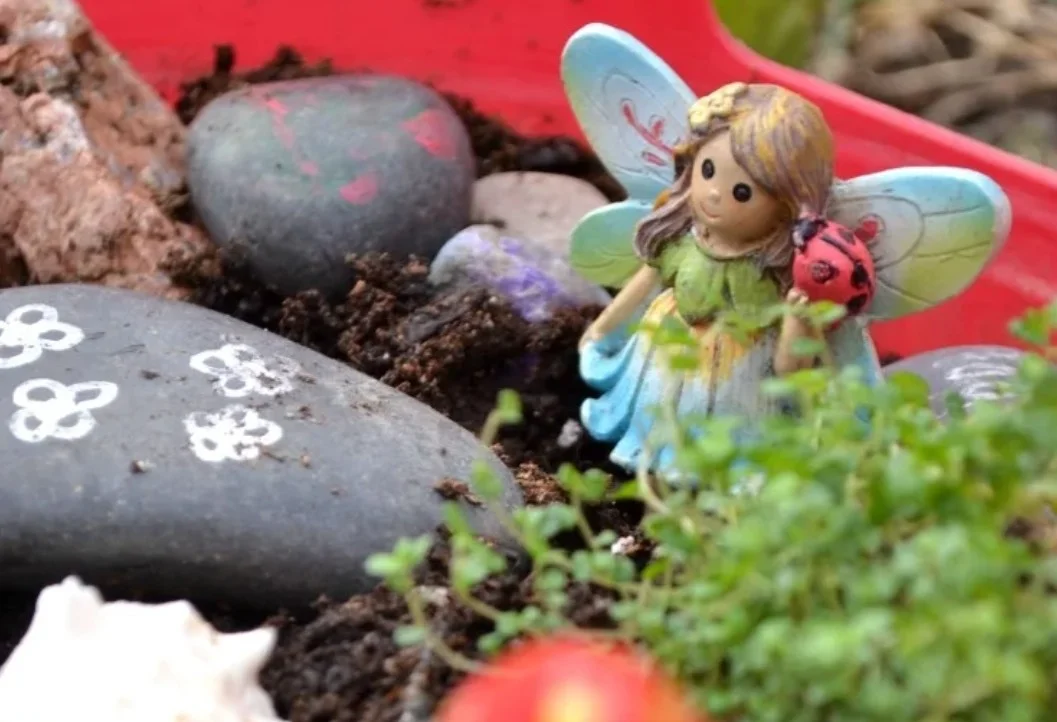 How to set up a spring fairy Garden with Pictures