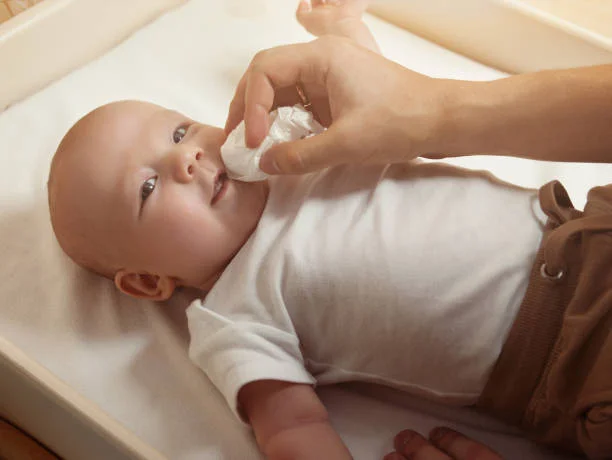 How to Use a Bulb Syringe? Tips for clearing Baby's stuffy nose